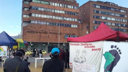 Manifestation devant l'INPEC, Asociacion familiares detenidos, Bogota
