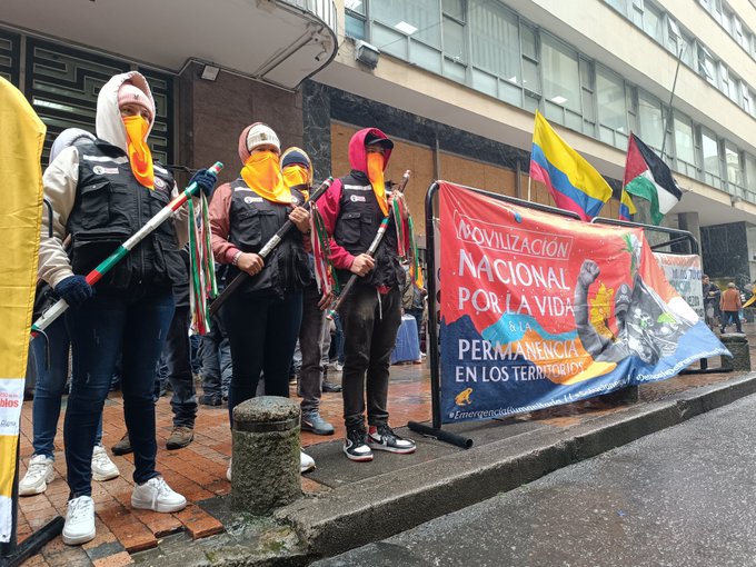 #EmergenciaHumanitaria pour le démentelement des structures paramilitaire @CPueblos_Col  et @CNA_Colombia  se mobilisent !